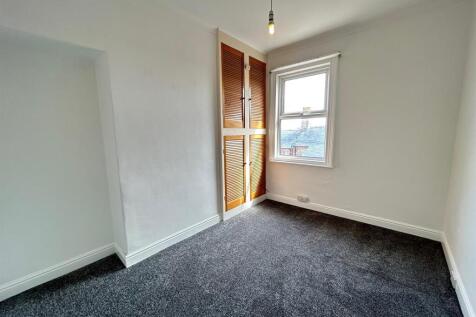 bedroom 2 2.jpg