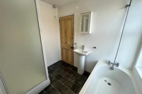 bathroom 2.jpg