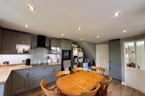 kitchen 2.jpg