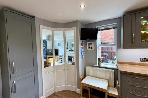 kitchen bow window.jpg