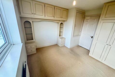 Bedroom 1b.jpg