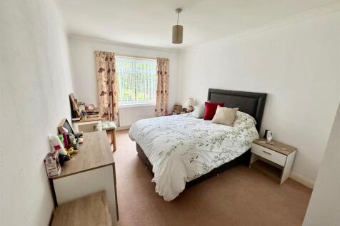 Bedroom 1.jpg