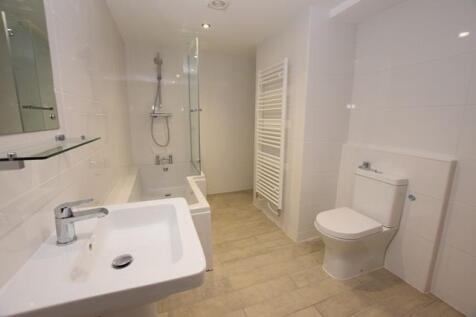 Bathroom NEW.JPG
