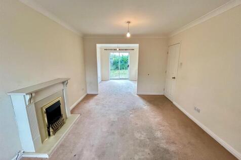 lounge to dining room.jpg