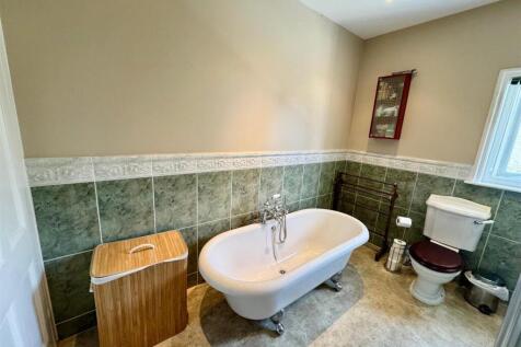 Bathroom.jpg