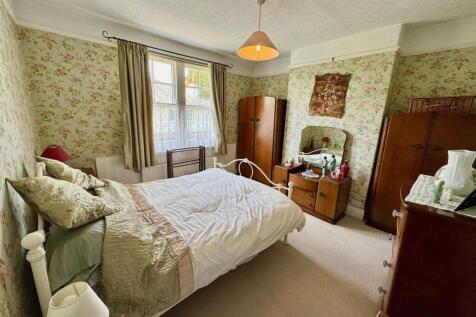Bedroom 1.jpg