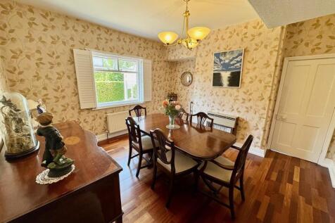 Dining room 2.jpg