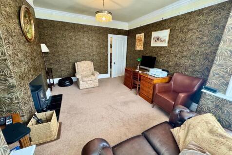 Sitting room 2.jpg