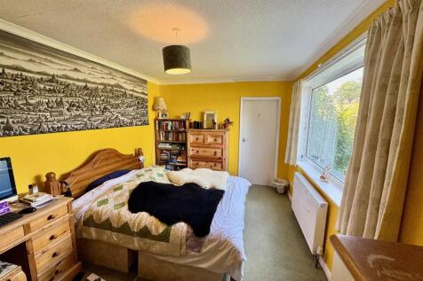 Bedroom 1.jpg