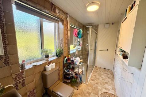 Bathroom 3.jpg
