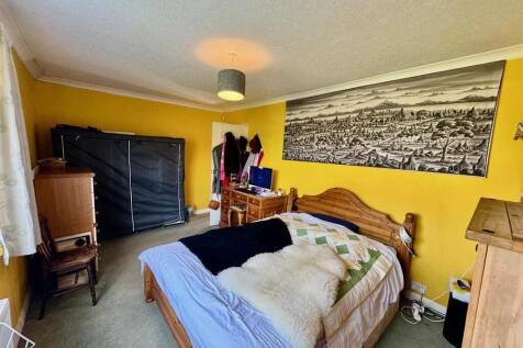 Bedroom 1b.jpg