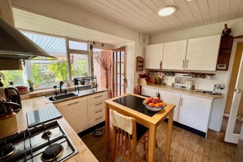 Kitchen 2.jpg