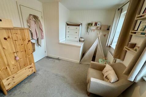 Bedroom 1b.jpg