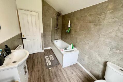 Bathroom 2.jpg