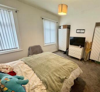Bedroom 1.jpg