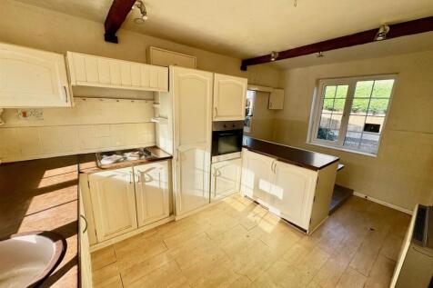 Kitchen 2.jpg
