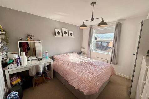 Bedroom 1b.jpg