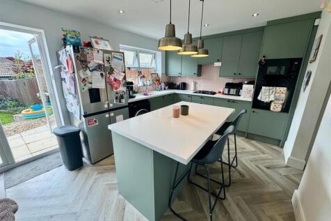 Kitchen 2.jpg