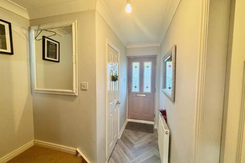 Hallway 2.jpg
