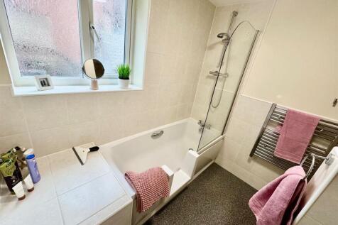 Bathroom 2.jpg
