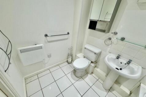 Bathroom 2.jpg