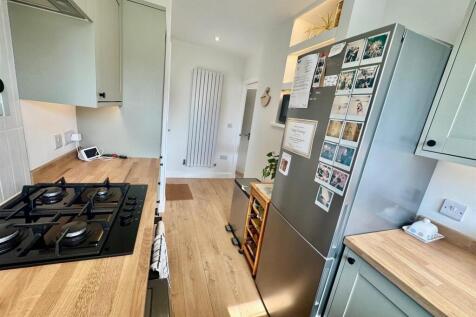 Kitchen 2.jpg