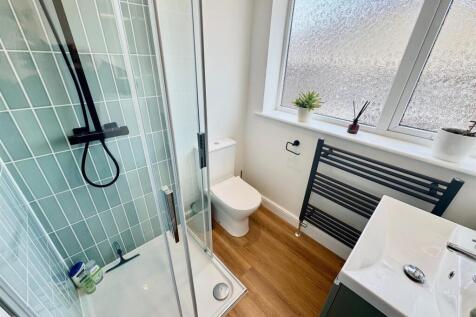 Bathroom 2.jpg