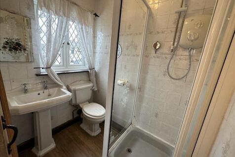 Bedroom 4 Ensuite