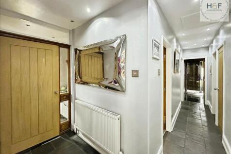 L-Shaped Hallway
