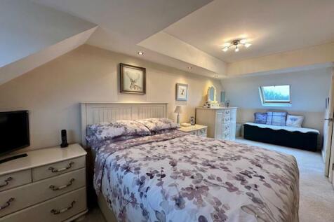 Bedroom With En