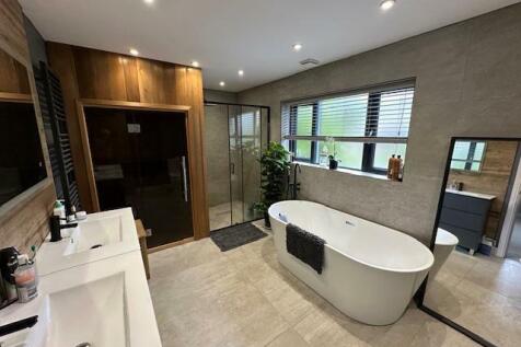 En-Suite Bathroom