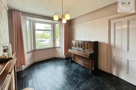 Reception/Piano Room