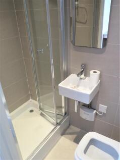 Rm8_Bathroom