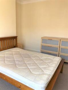 bedroom 2 (002)