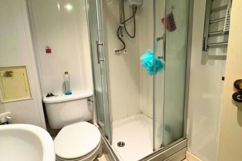 3 bedroom flat newca