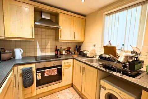 3 bedroom flat newca