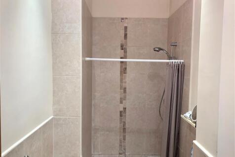student shower jesmo