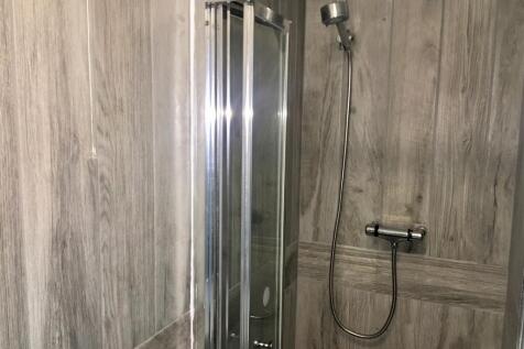 student shower bathr