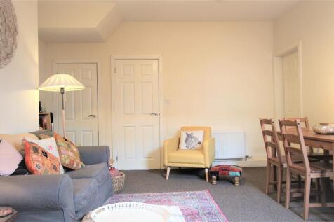 living room 2 bed he