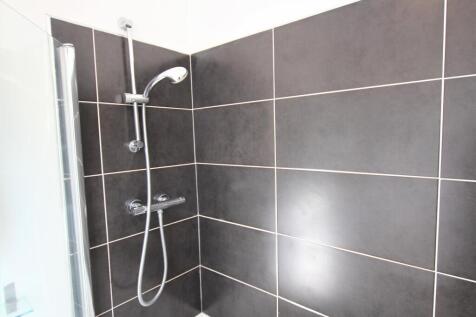 shower student house