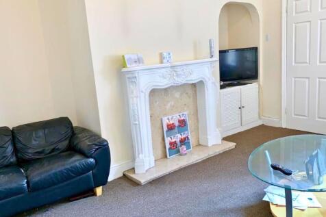 2 bedroom flat on si