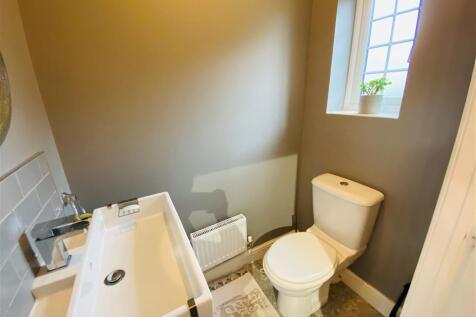 Cloakroom/wc