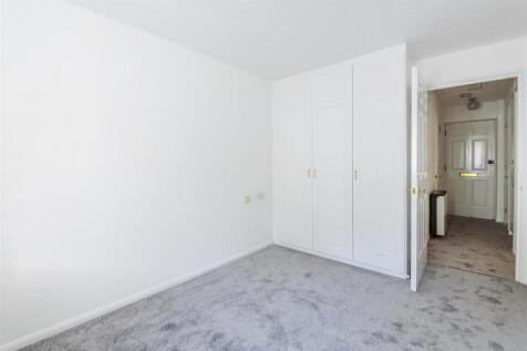 Bedroom (3).jpg