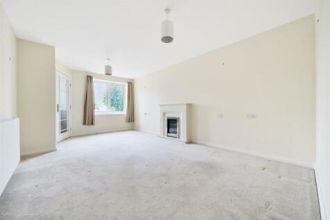 Living Room (3).jpg
