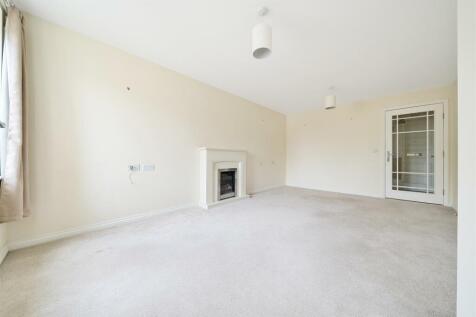 Living Room (4).jpg