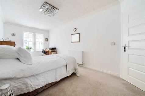 Bedroom (3).jpg