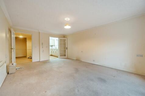 Living Room (2).jpg