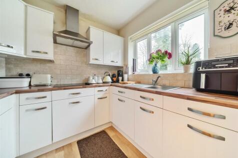 Kitchen (2).jpg