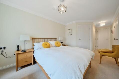 Bedroom One (2).jpg