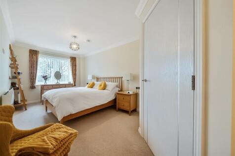 Bedroom One (3).jpg